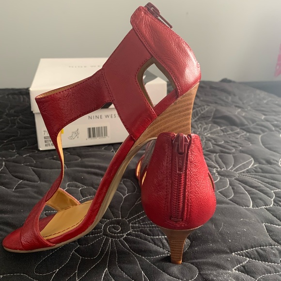 Nine West Leather Sandal - Picture 5 of 7
